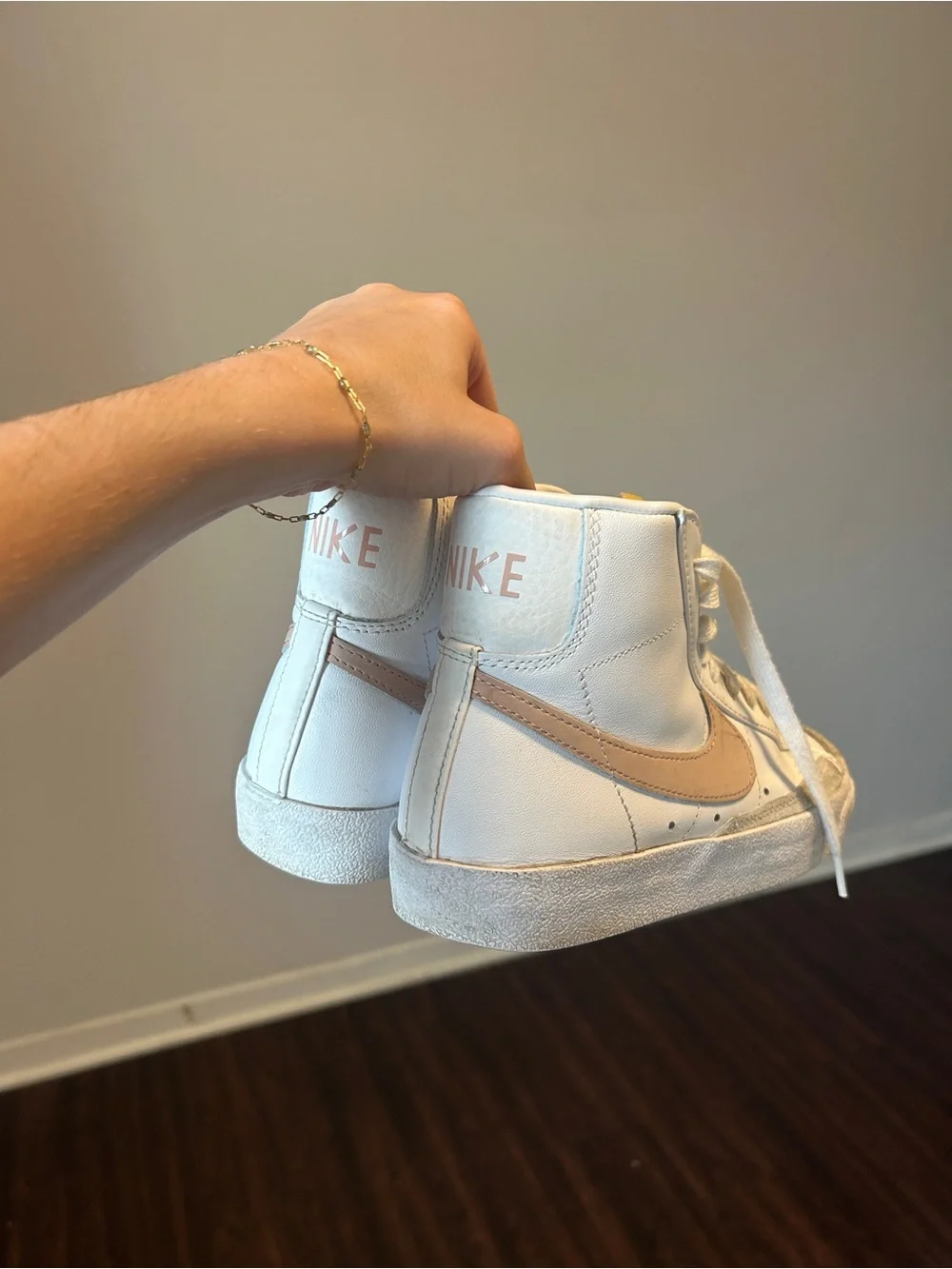 Nike Women's White Blazers. Beige/Pink Swoosh.